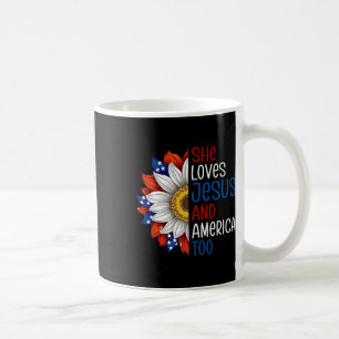 Caneca De Café Ela Ama Jesus E A América Muito O Cristianismo De