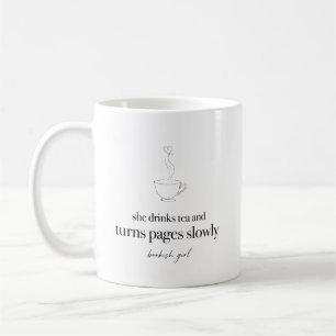 Caneca De Café Ela Bebe Chá E Vira Páginas Lentamente Livro de Ch