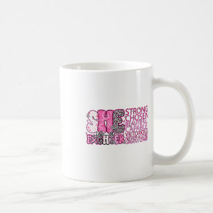 Caneca De Café Ela É Uma Guerreira Cristã Do Cancer Da Mama De Lu