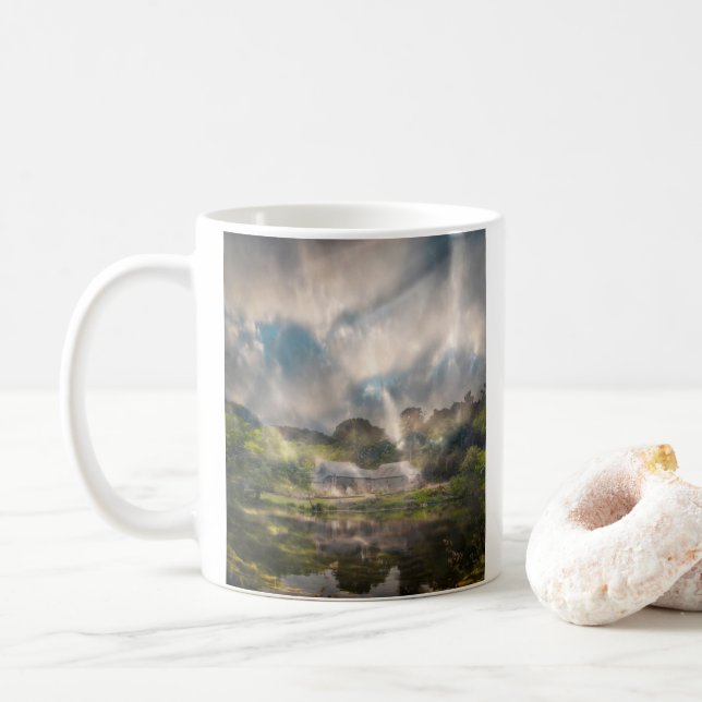 Caneca De Café Ela Emerge da Sala (Com Donut)