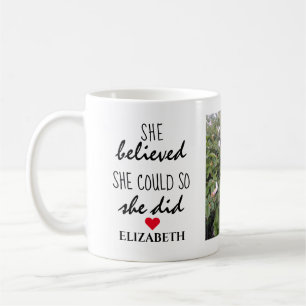 Caneca De Café Ela Fez A Colagem De Fotos Adicionando Nome Gradua