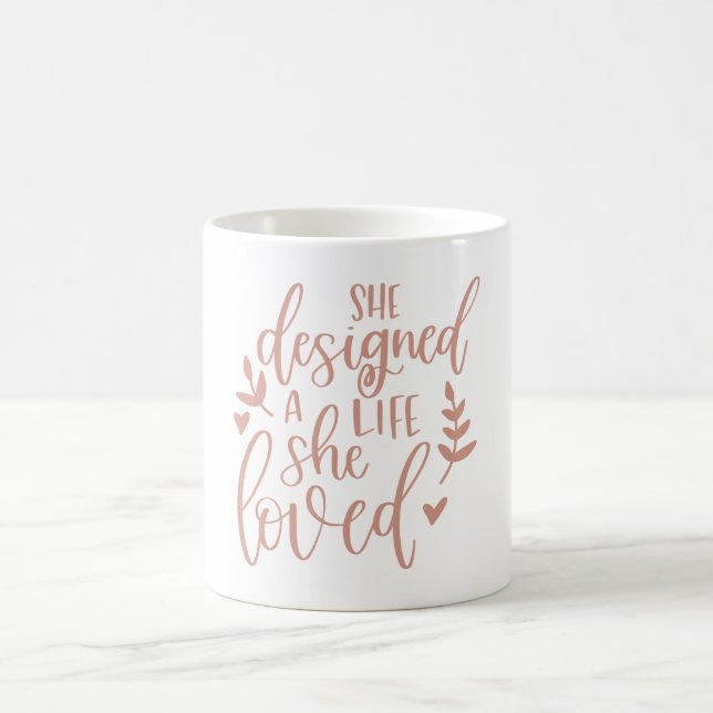 Caneca De Café Ela Projetou Uma Vida Que Amou Rosa Corada (Centro)