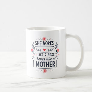 Caneca De Café Ela Trabalha Como uma Mãe Chefe Tipografia Arte