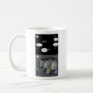 Caneca De Café Elefante em uma sala escura