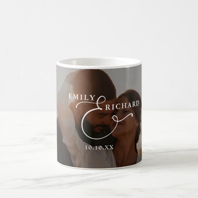 Caneca De Café Elegant Modern Couple Photo (Centro)