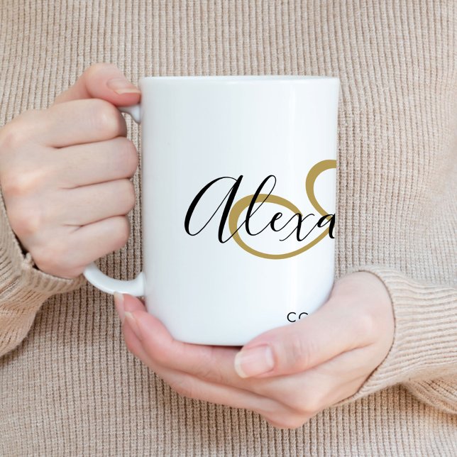 Caneca De Café Elegante Monograma Nome Inicial Dourado Preto (Elegant Monogrammed Initial Name Black Gold Script Coffee Mug)