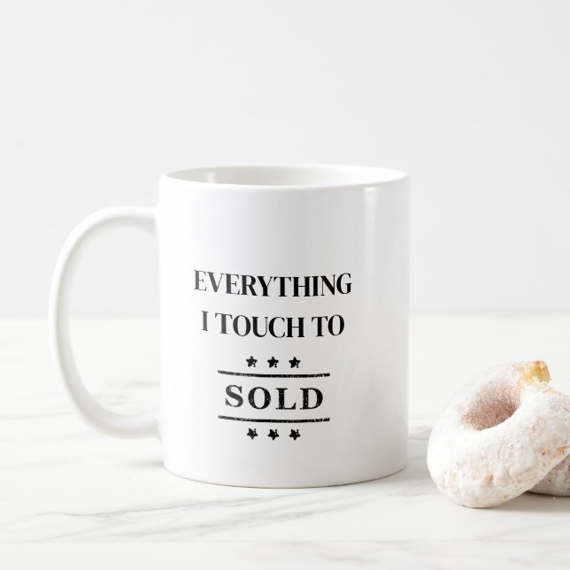 Caneca de Café Elegante Preta e Branca para Corret (Com Donut)