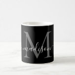 Caneca De Café Elegante preto Monograma branco Na moda preto<br><div class="desc">Xícara de café preto branco Elegante Monograma Script Na moda preto</div>