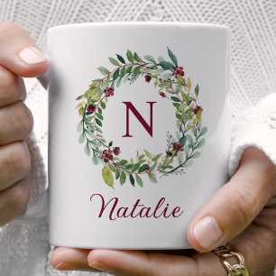 Caneca De Café Elegante Winter Greenery Burgundy Monograma Wreath