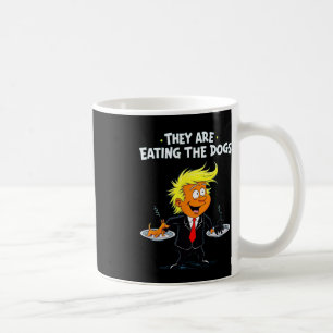Caneca De Café Eles estão comendo a citação engraçada dos cães