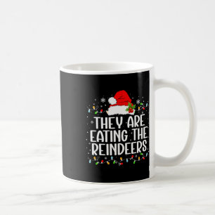 Caneca De Café Eles estão comendo as renas Camisetas de Natal eng