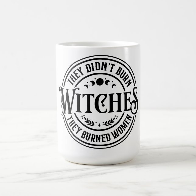 Caneca De Café Eles não queimaram bruxas (Centro)
