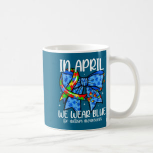 Caneca De Café Em abril use arco azul de conscientização do autis