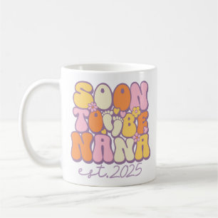Caneca De Café Em breve será Nana 2025 Retro Groovy Vovó Mug