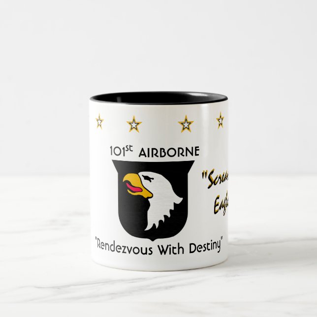 Caneca De Café Em Dois Tons 101st Div. transportado por via aérea (Centro)