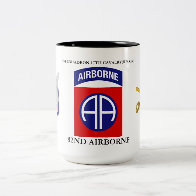 CANECA DE CAFÉ EM DOIS TONS 1RUA SQUADRON 17TH CAVALRY(RECON) 82ND AIRBORNE (Centro)