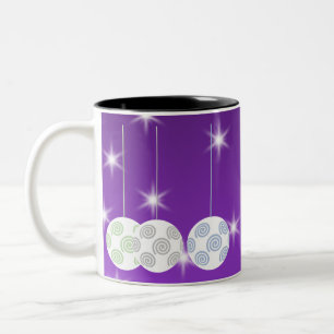 Caneca De Café Em Dois Tons 3 Baubles do White Christmas no fundo roxo