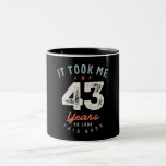Caneca De Café Em Dois Tons 43 Birthday Funny 43 Years Old<br><div class="desc">This funny graphic saying design makes a great present for a 43 year old birthday man or woman. Make this 43rd birthday party special with this design, It Took Me 43 Years To Look This Good. This product makes the perfect humorous birthday present for your buddy turning 43 years old!...</div>