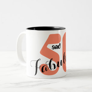 Caneca De Café Em Dois Tons 50 e Fabuloso Coral Preto Script Aniversário de 50