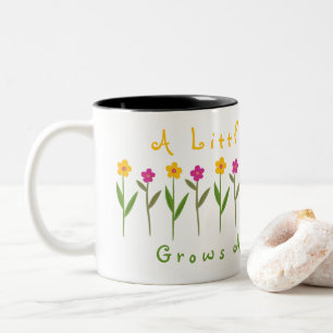 Caneca De Café Em Dois Tons A bondade cresce as flores inspiradas
