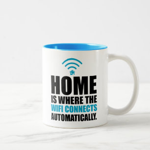 Caneca De Café Em Dois Tons A casa é o lugar onde o Wi-Fi conecta