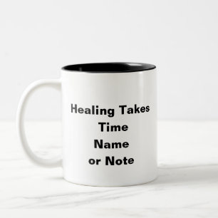 Caneca De Café Em Dois Tons A cura leva tempo - Mug de recuperação personaliza