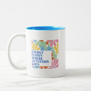 Caneca De Café Em Dois Tons A Energia Flui Onde a Atenção Vai