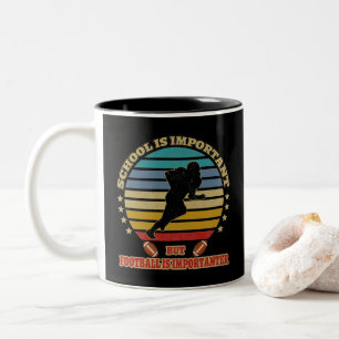 Caneca De Café Em Dois Tons A escola é importante, mas o futebol é importante