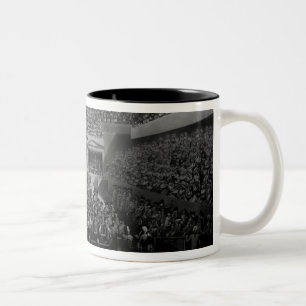 Caneca De Café Em Dois Tons A experimentação de Warren Hastings