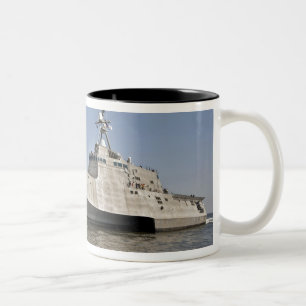 Caneca De Café Em Dois Tons A independência litoral do navio de combate