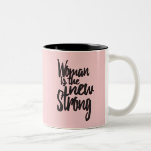 Caneca De Café Em Dois Tons A mulher do poder da menina é a forte novo no