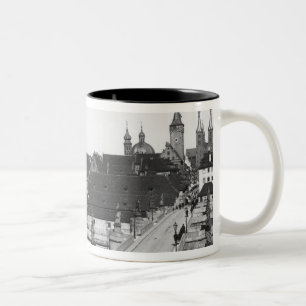Caneca De Café Em Dois Tons A ponte velha sobre o cano principal de rio