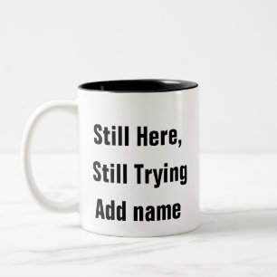 Caneca De Café Em Dois Tons A Saúde Mental Ainda Aqui Está Tentando Mug