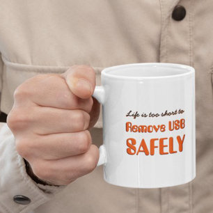 Caneca De Café Em Dois Tons A Vida é Curta Demais para Remover USB com Seguran