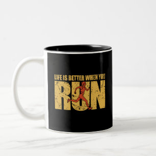 Caneca De Café Em Dois Tons A Vida É Melhor Quando Você Corre.
