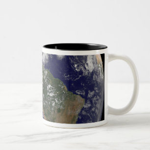 Caneca De Café Em Dois Tons A vista da terra completa e quatro atacam sistemas