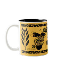 Abelhas antigas e flores em mug de ouro3