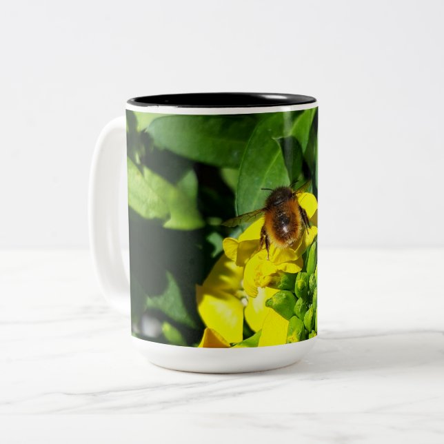 Caneca De Café Em Dois Tons Abelhas nas Flores Amarelas (Frente Esquerda)