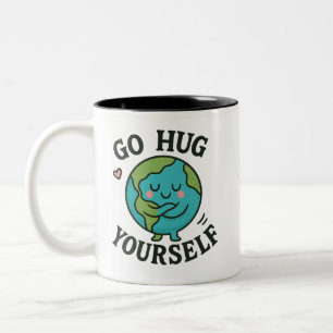 Caneca De Café Em Dois Tons Abraçar-se da Terra - Engraçada Ecologicamente