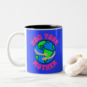 Caneca De Café Em Dois Tons Abrace sua mãe Terra, Dia da Terra, Dia de as mães