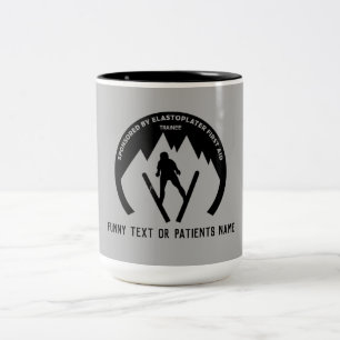 Caneca De Café Em Dois Tons Acidente de esqui - Consiga Muito Em Breve Mug De