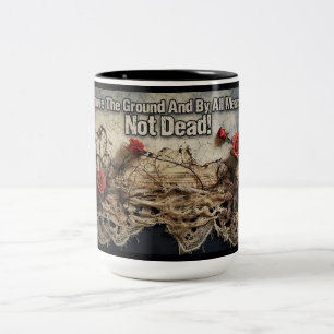 Caneca De Café Em Dois Tons Acima Do Solo E, De Todo O Modo, Não Morto