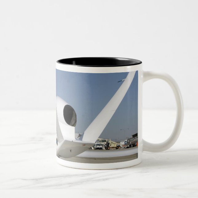 Caneca De Café Em Dois Tons Aeronave não tripulada Global Hawk (Direita)