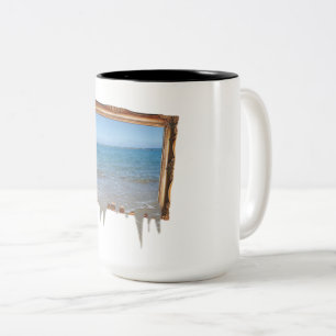 Caneca De Café Em Dois Tons Água do Mar Esvaziando-se da Imagem