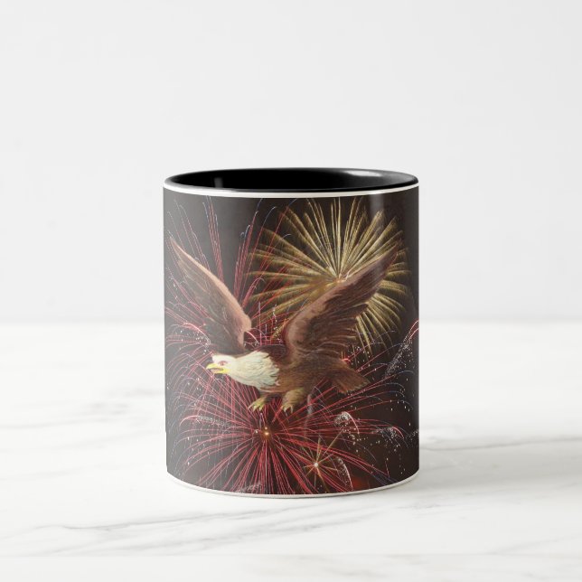 Caneca De Café Em Dois Tons Águia e fogos de artifício (Centro)