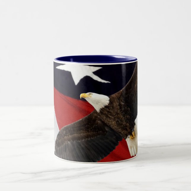 Caneca De Café Em Dois Tons Águia Em Voo Sobre Bandeira Americana (Centro)
