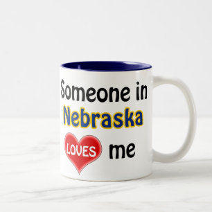 Caneca De Café Em Dois Tons Alguém em Nebraska me ama