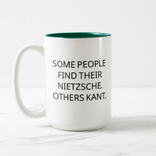 Caneca De Café Em Dois Tons Algumas Pessoas Encontram O Nietzsche. Outros Kant