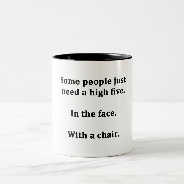 Caneca De Café Em Dois Tons Algumas Pessoas precisam de cinco (Centro)