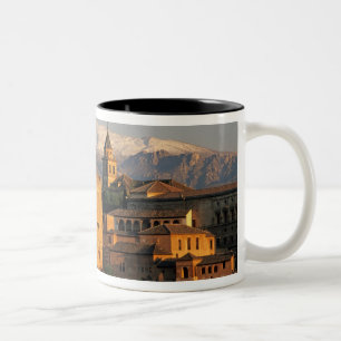 Caneca De Café Em Dois Tons Alhambra; Granada; Andaluzia, Espanha, Serra
